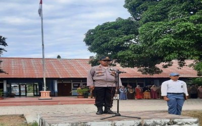 Penandatanganan Komitmen Bersama Tata Tertib Sekolah oleh Siswa Baru dan Wali Murid