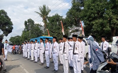 Siswa-Siswi SMAN 1 Bolo Berpartisipasi dalam Gerak Jalan Indah tingkat SMA/SMK