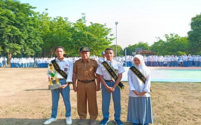 Penyerahan PIALA JUARA 1 TENIS MEJA BUPATI CUP SE-NTB dan Apresiasi Kepada Ketua dan Wakil Ketua OSIS Sebagai Ketua Umum II FOSISMA dan Anggota Bidang Kepemimpinan & Demokrasi FOSISMA NTB